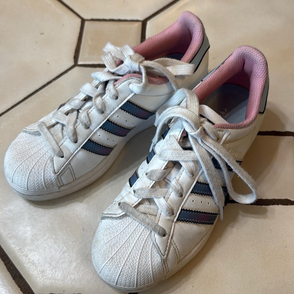 Girls Adidas shelltoes, size 4 1/2